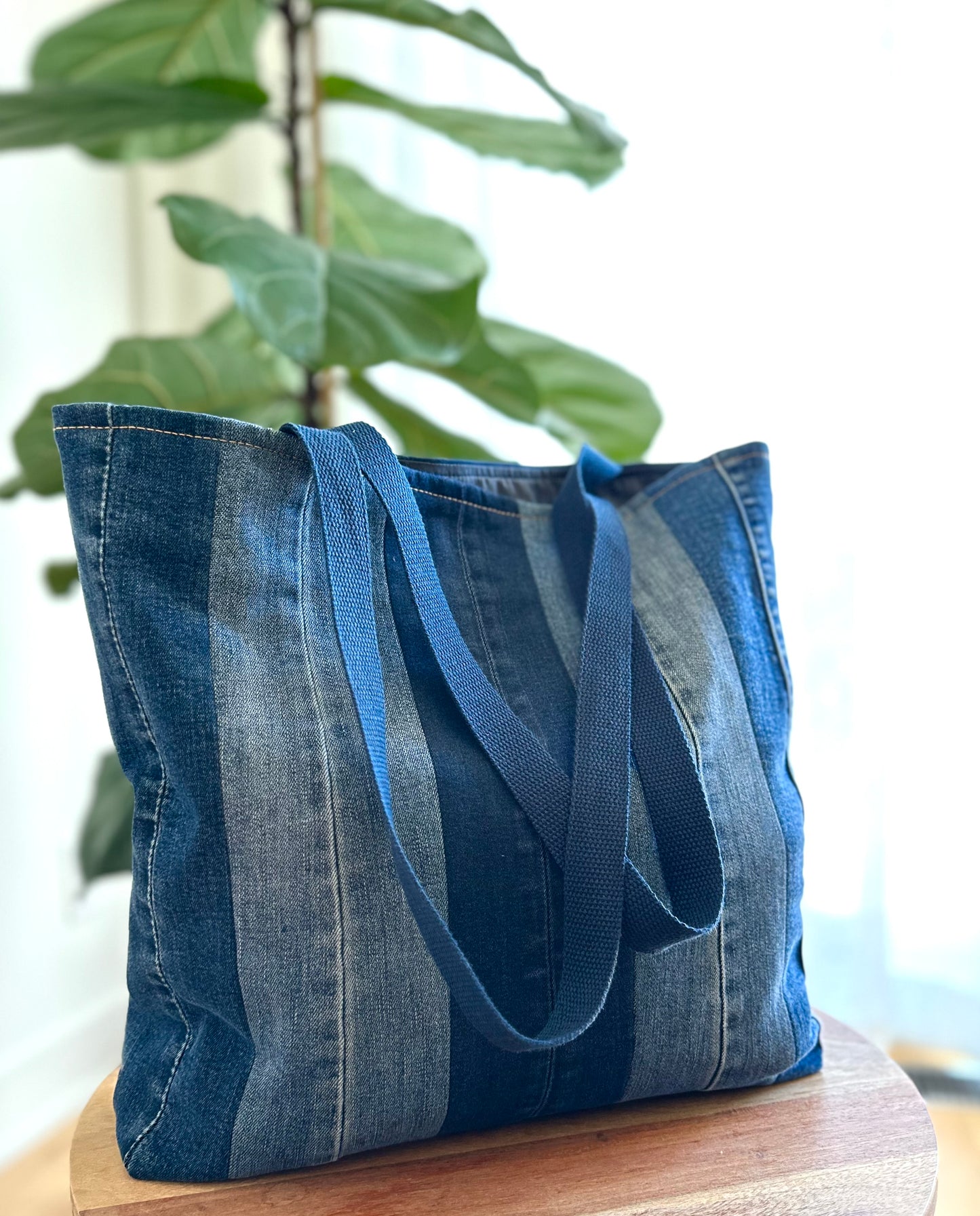 Fourre-tout en denim bleu marine et bleu clair