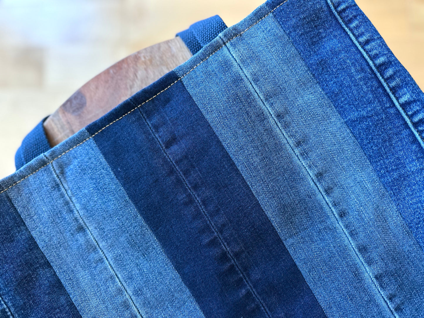 Fourre-tout en denim bleu marine et bleu clair