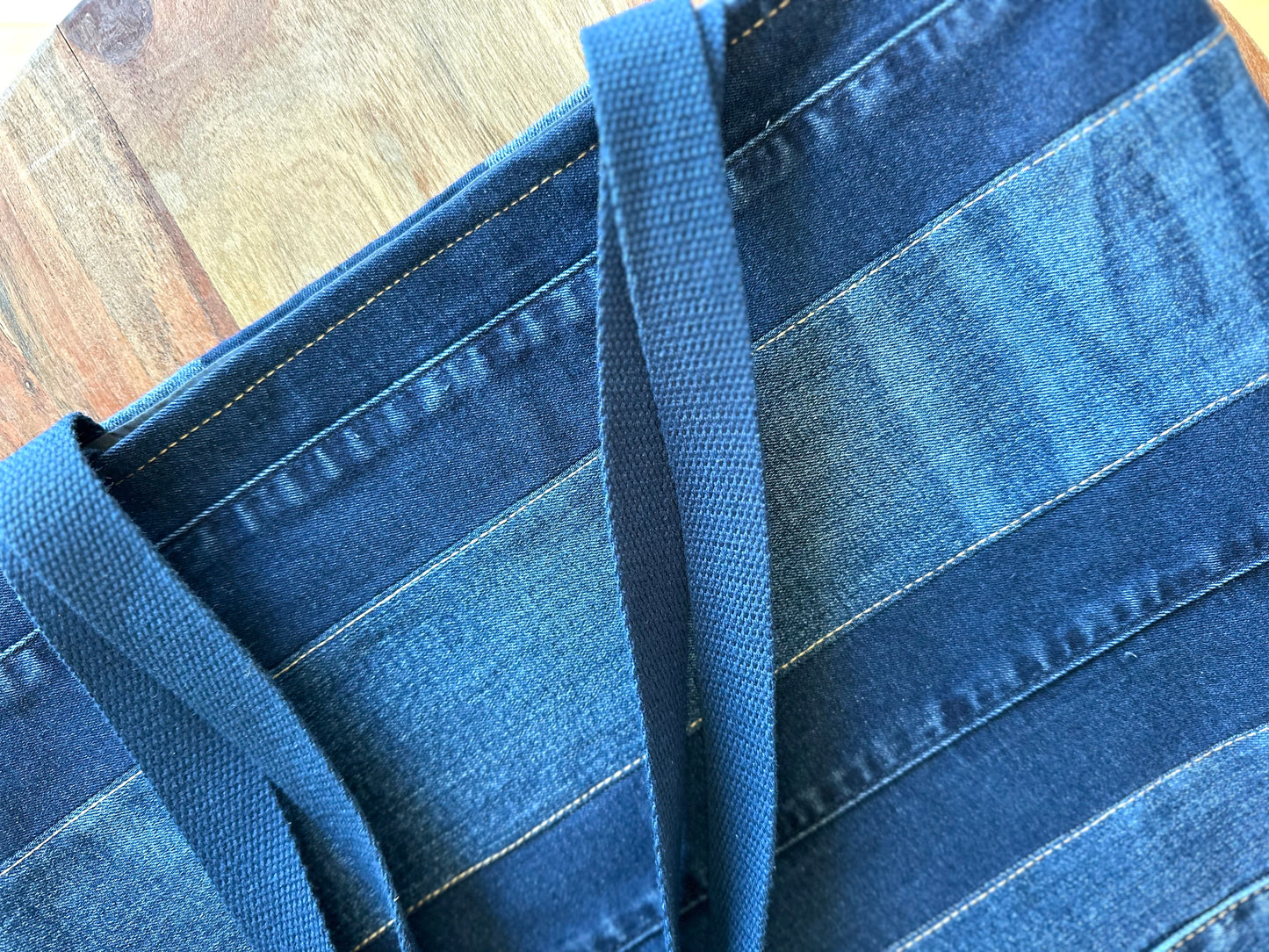 Fourre-tout en denim bleu marine et bleu clair